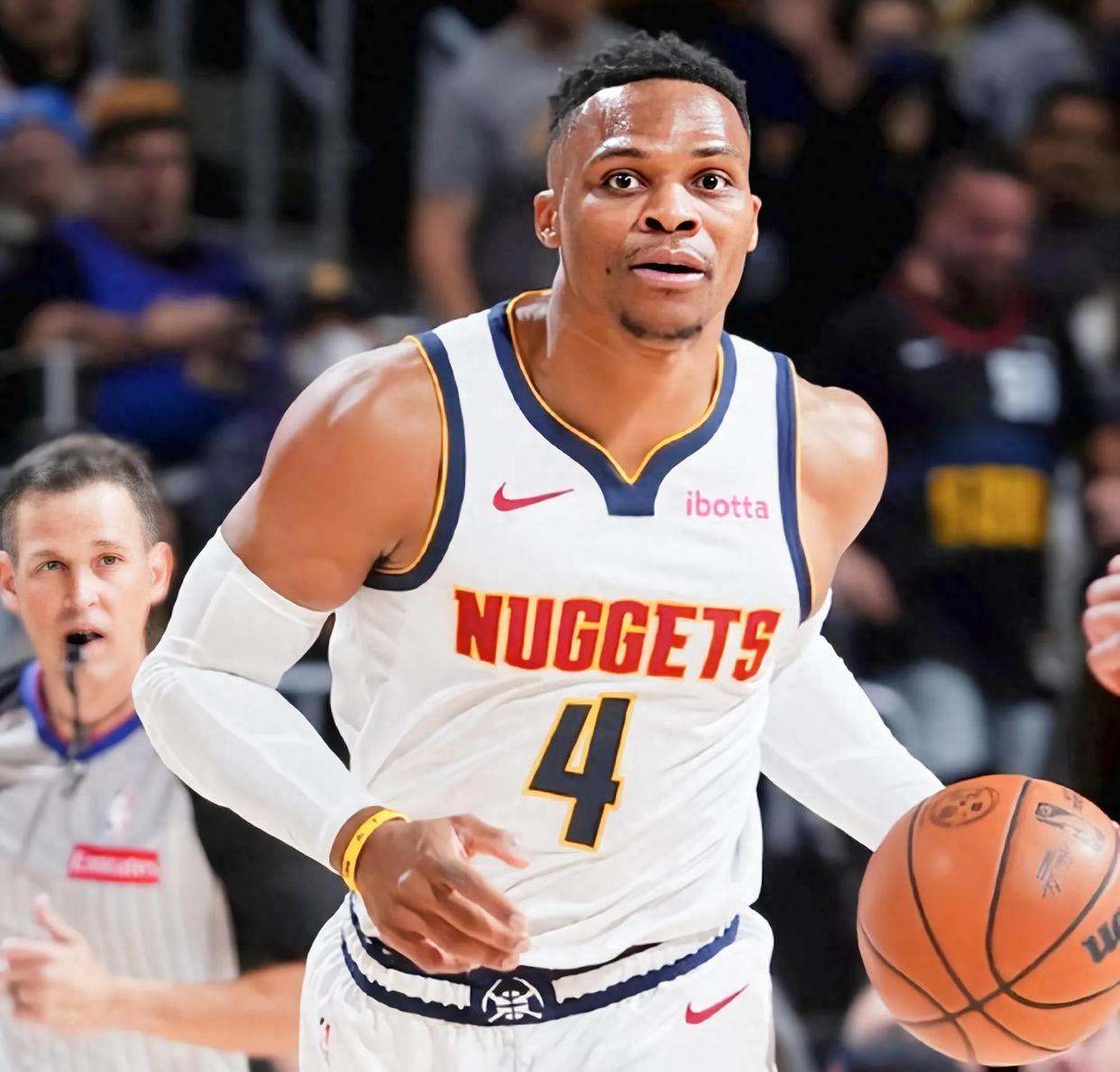 关于霍华德篮板传威少，76人击败活塞的信息