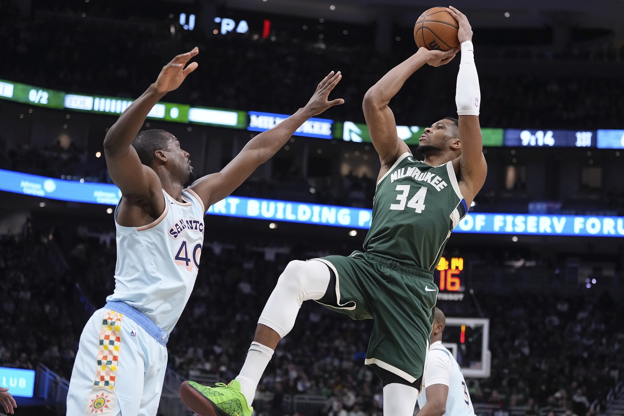 雄鹿遭遇勇士神奇逆转，晋级西决的简单介绍