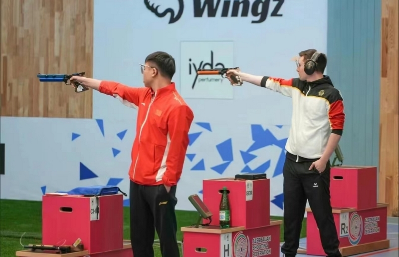 射击好手精准射中目标，斩获个人首枚金牌的简单介绍