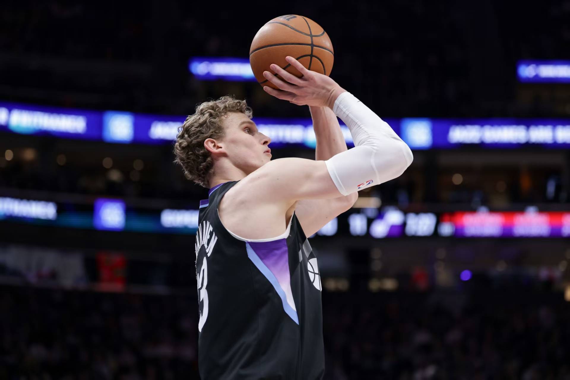 包含小牛队球星被评选为月最佳球员,崭露头角的词条 包含小牛队球星被评选为月最佳球员,崭露头角的词条