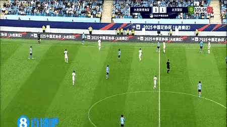 力量碰撞:场上球员的激烈拼抢的简单介绍 力量碰撞:场上球员的激烈拼抢的简单介绍