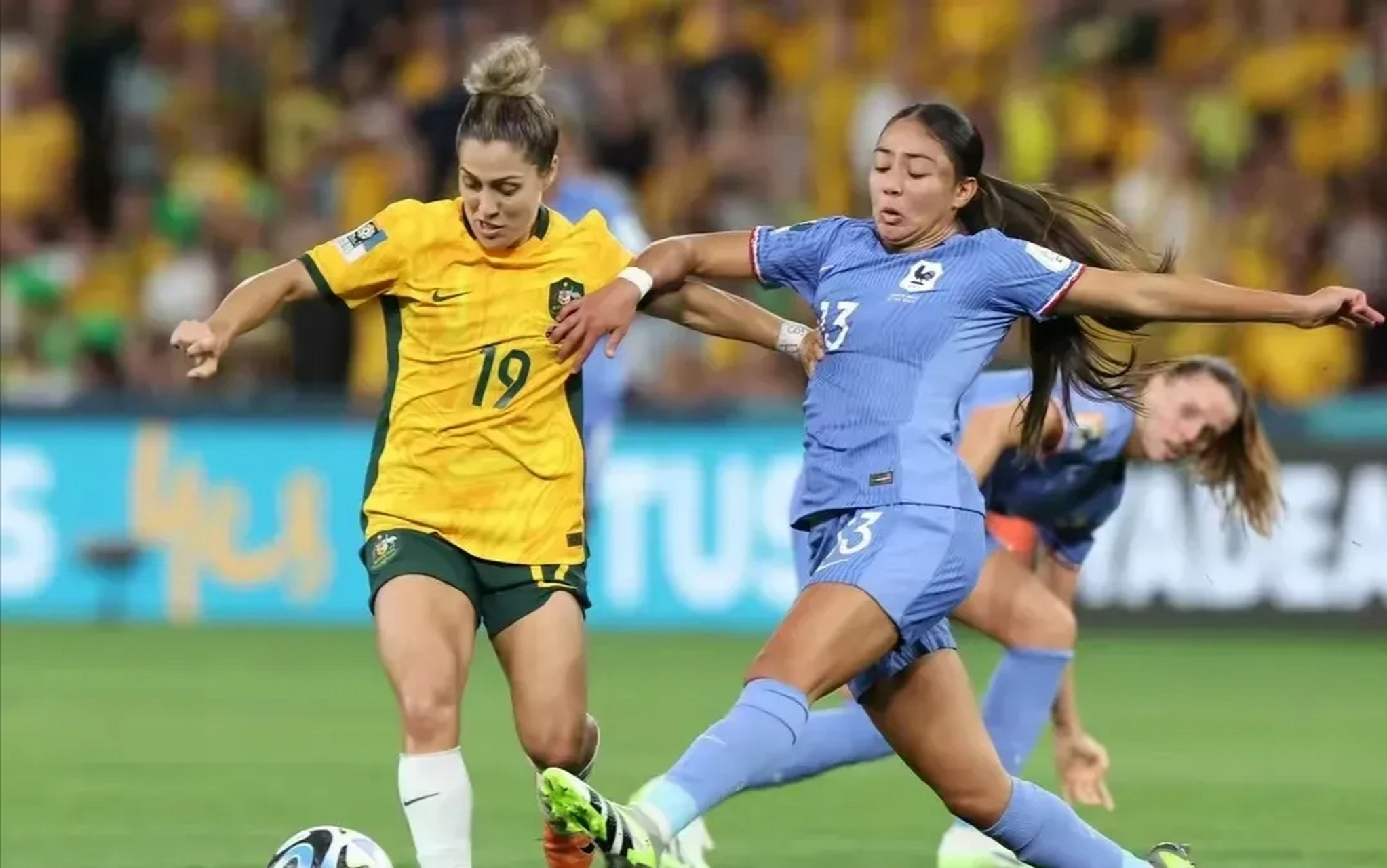 女球员们在比赛中展现出的技术和体力令人印象深刻的简单介绍